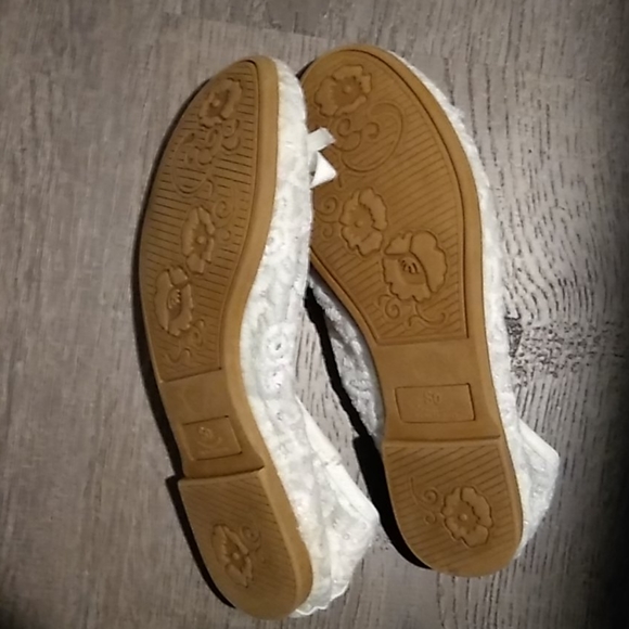 So Memory Foam Shoes! - Picture 2 of 2